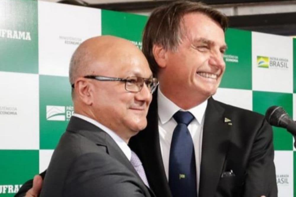 Coronel Menezes defende Bolsonaro após operação da PF: “Perseguição implacável com nosso presidente”