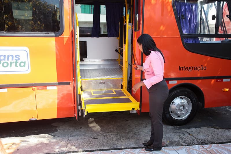 Manaus ganha 4 quatro ônibus para o ‘TransPorta’ e anuncia 10 novos veículos para a zona Leste