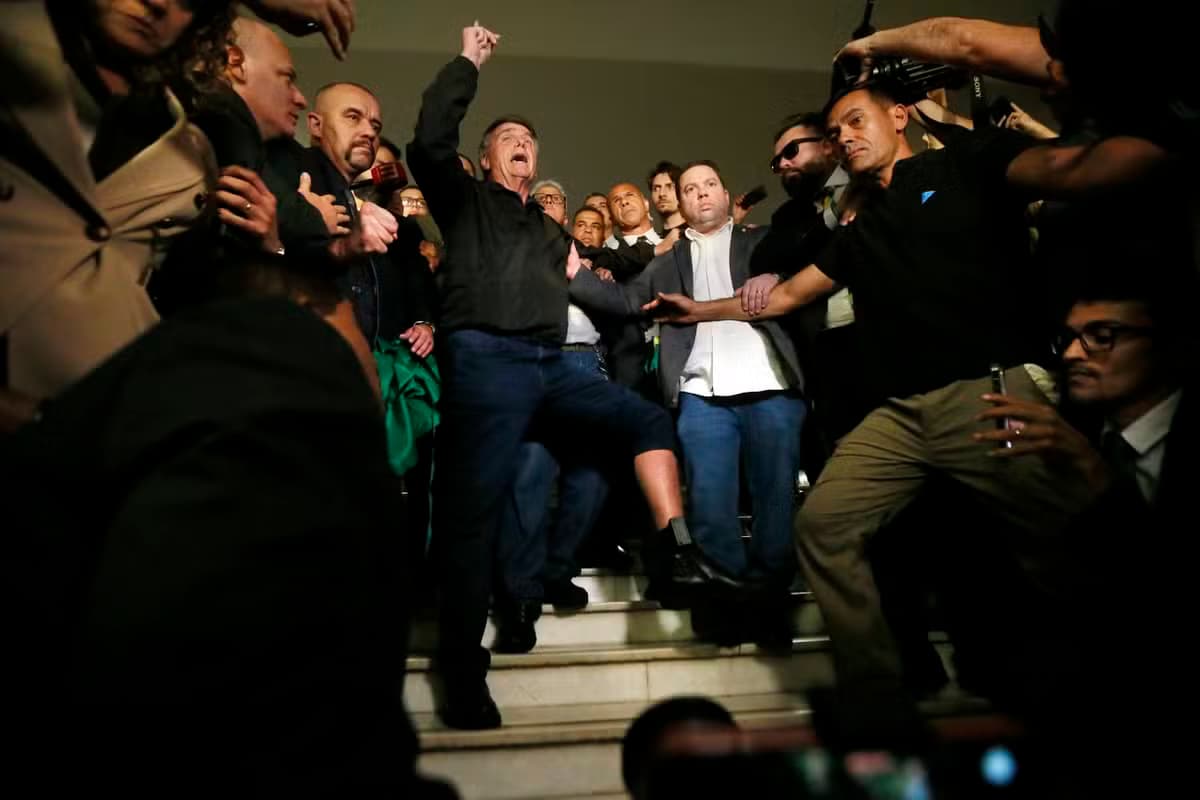 Datafolha: 55% dos brasileiros apoiam tornozeleira em Bolsonaro