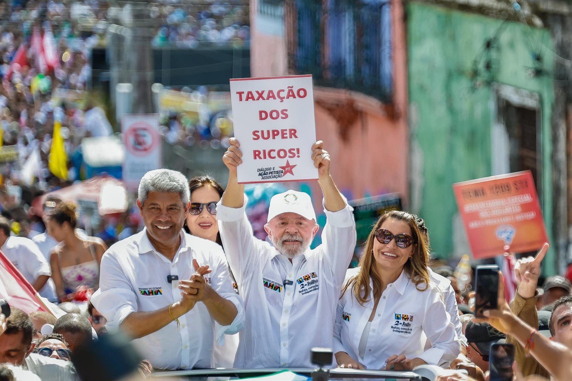 Lula defende taxação dos super-ricos em ato do 2 de Julho na Bahia
