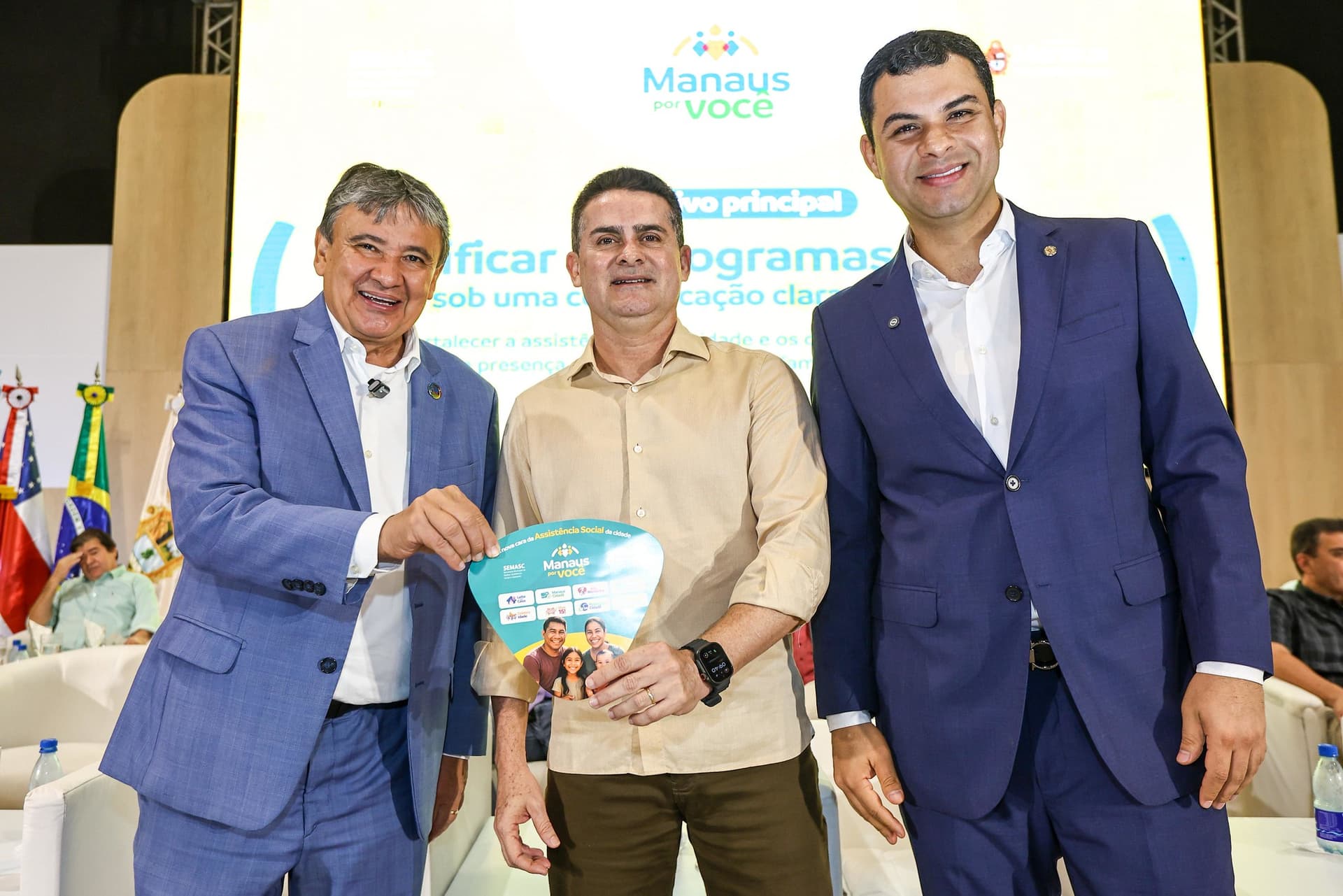 David Almeida lança Cartão Passa Fácil Social com promessa de beneficiar mais de 400 mil pessoas