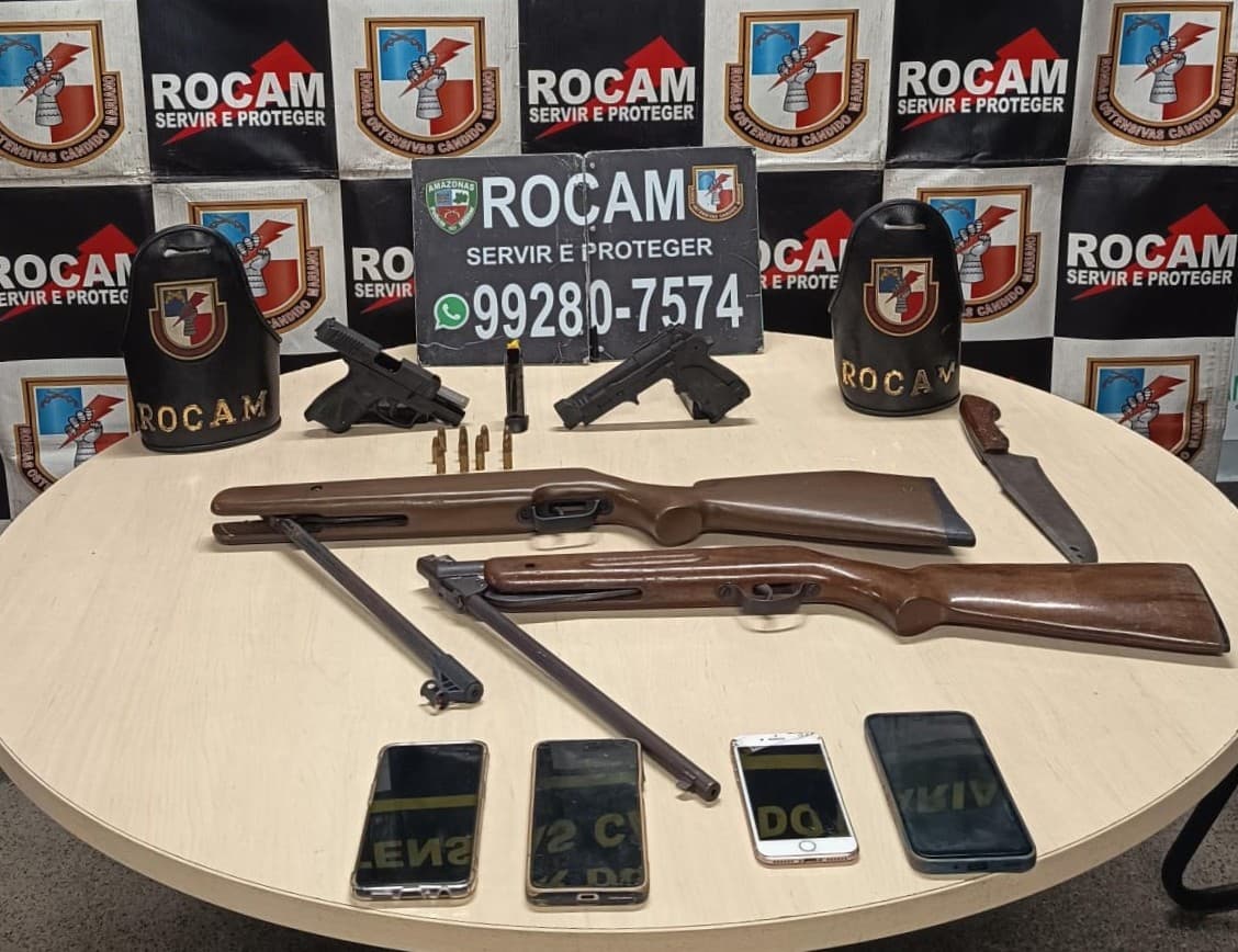 Homem é preso com três armas em galpão usado como oficina de sucata em Manaus