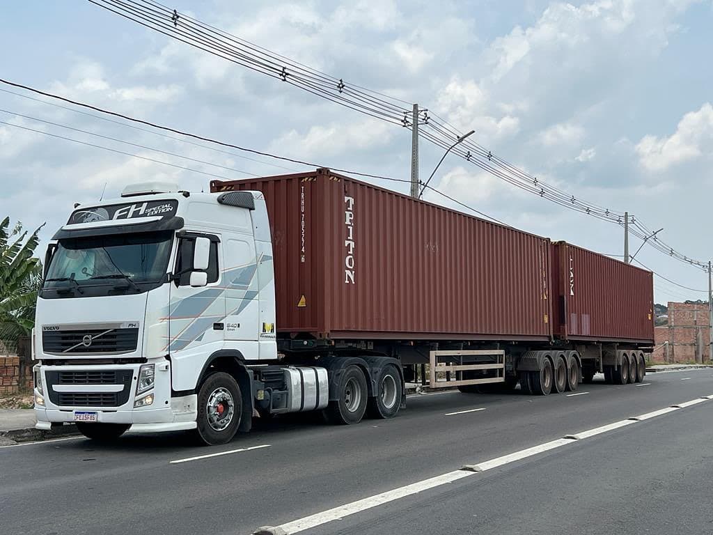 Lei proíbe o estacionamento de contêineres em vias públicas de Manaus