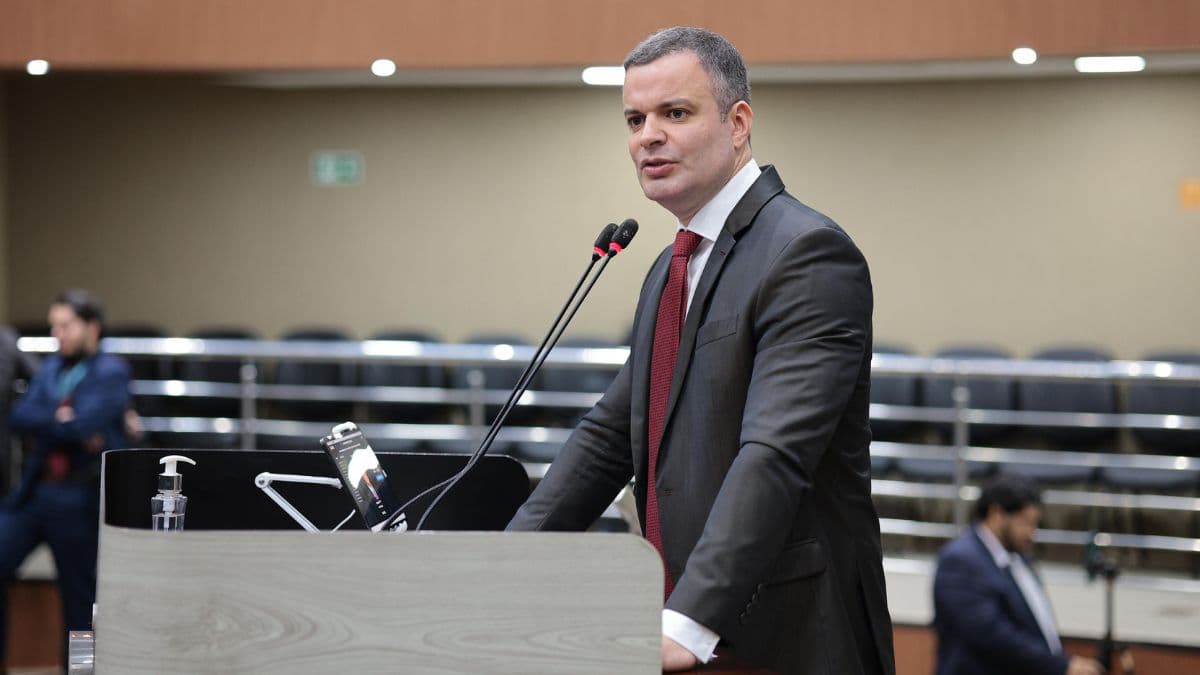 Programa Municipal de Escolas Cívico-Militares em Manaus é proposto por Rodrigo Sá