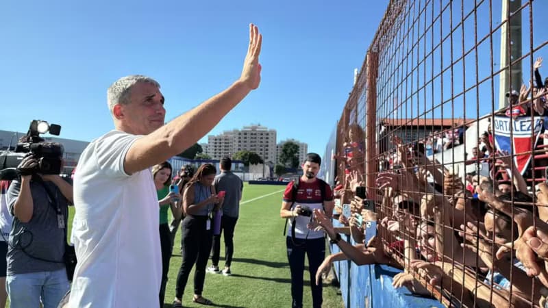 Após demissão, torcida do Fortaleza se despede de Vojvoda