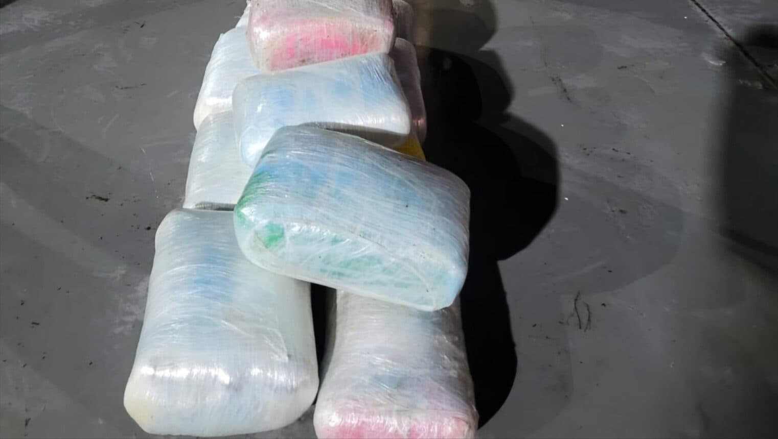 Drogas são encontradas escondidas entre peixes em barco próximo a Coari