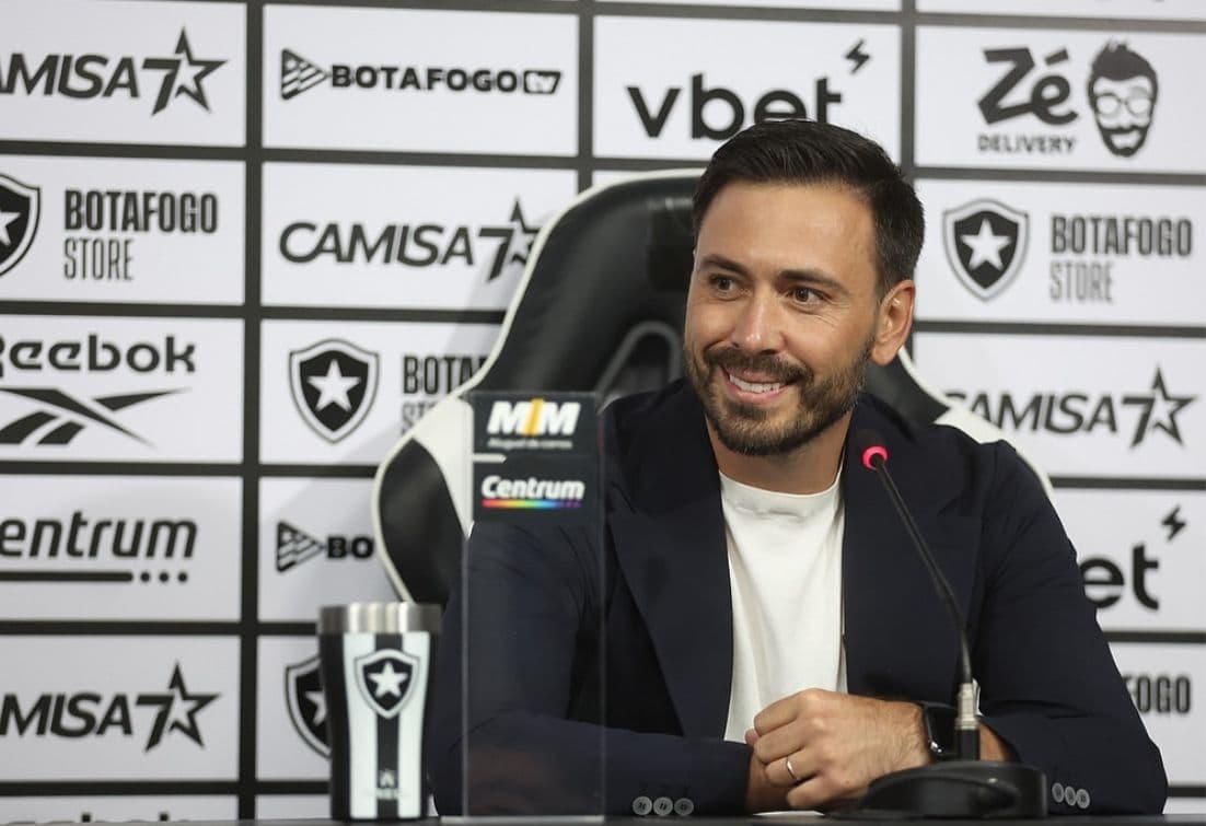 Filho de Ancelotti é oficialmente apresentado como técnico do Botafogo: “Minha cabeça está com o clube”