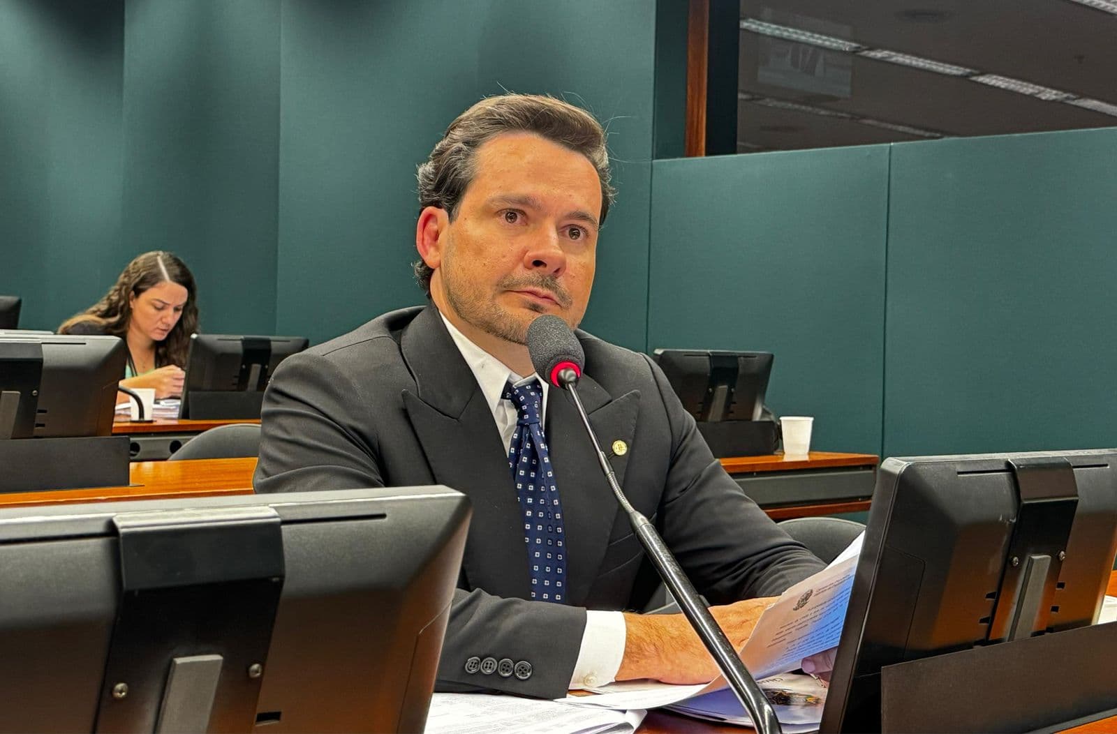 Obras paradas e escolas inacabadas: Alberto Neto denuncia abandono da educação no interior do Amazonas