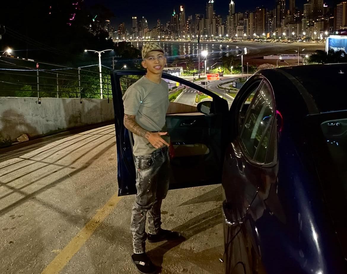 Adolescente de 17 anos morre em acidente entre motos em Manaus; vídeos