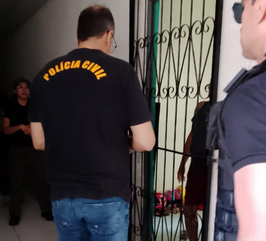 Sargento da PM aproveitou pane na viatura para estuprar detenta que estava com pés e mãos algemados