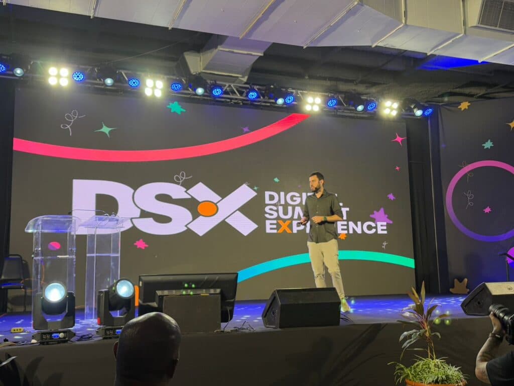 “Usar marketing e vendas para criar uma verdadeira máquina de aquisição de clientes”, destacou André Siqueira em sua palestra no DSX 2025