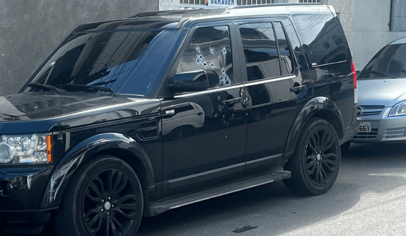 Líder do CV é baleado em carro blindado durante atentado em Manaus