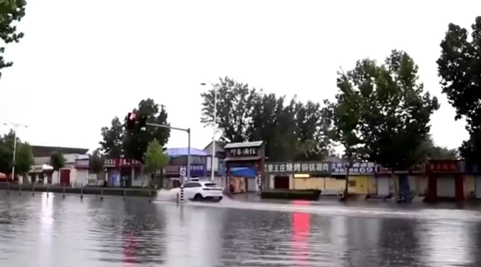 Chuvas fortes na China deixam 2 mortos e 10 desaparecidos