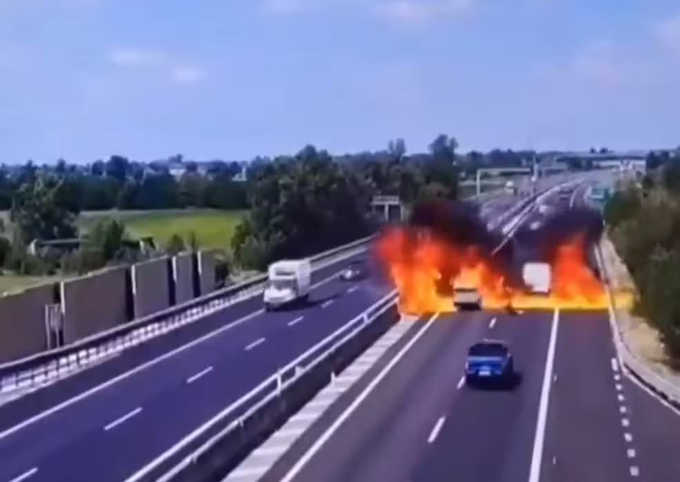 IMPRESSIONANTE: avião de pequeno porte cai e mata 2 pessoas em estrada na Itália; veja