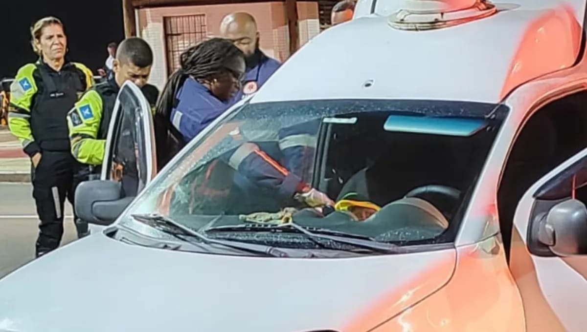 Corpo é encontrado no banco do passageiro de carro durante blitz na orla de Salvador