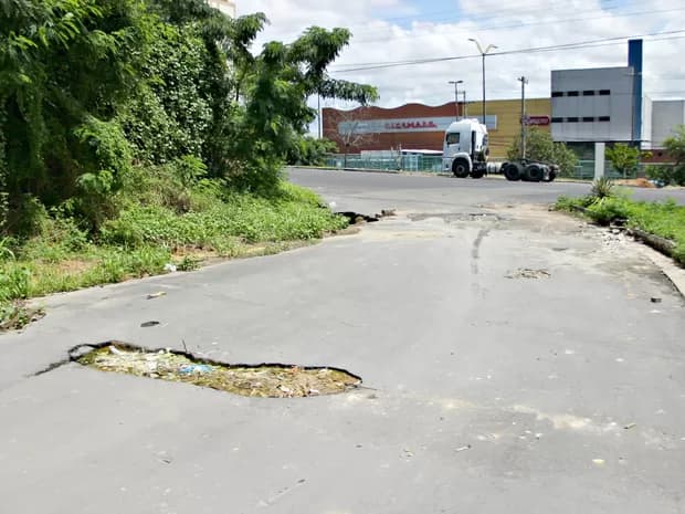 Políticos do AM reagem ao ‘dispositivo I.A’ para identificar buracos em Manaus