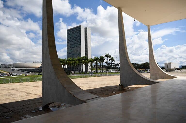 Cláusula de barreira deixa 16 partidos sem acesso a fundos partidário e eleitoral