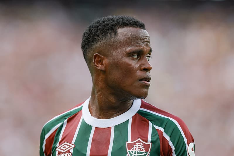 Jhon Arias se emociona após a eliminação do Fluminense e pede desculpas
