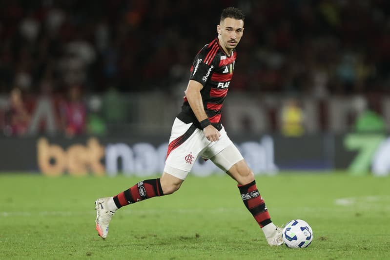 Flamengo recusa proposta de R$ 100 milhões do Leipzig por Léo Ortiz