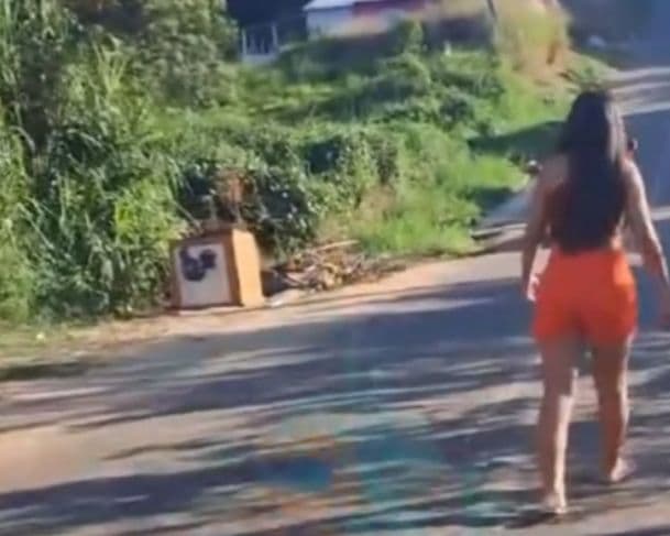 VÍDEO: Mulher morre degolada por linha com cerol enquanto pilotava moto