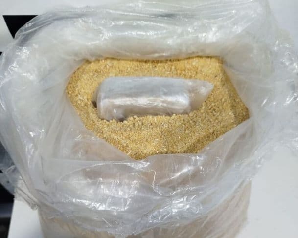 Polícia encontra meio quilo de oxi escondido em saco de farinha no Amazonas
