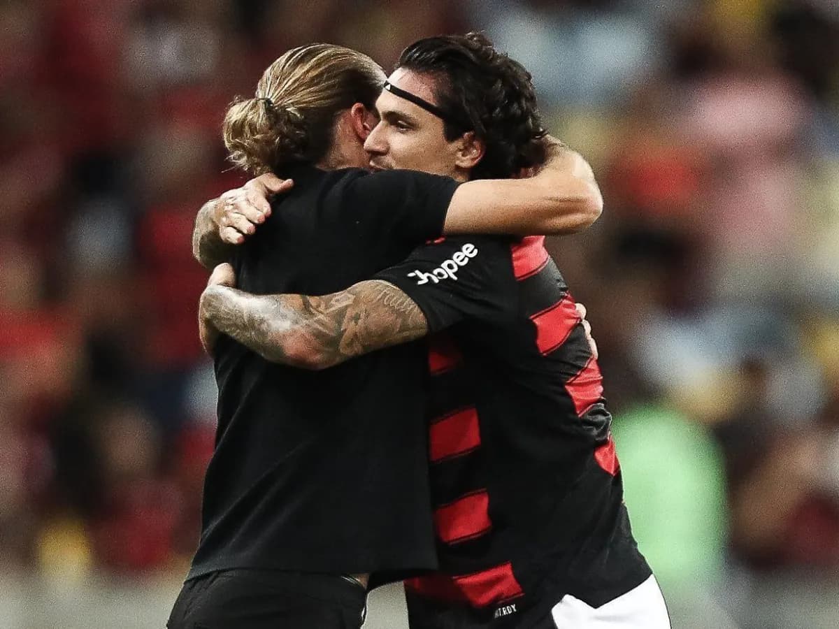 “Falar dos árbitros cansa”, diz técnico do Flamengo após expulsão de jogadores em partida contra o Bahia