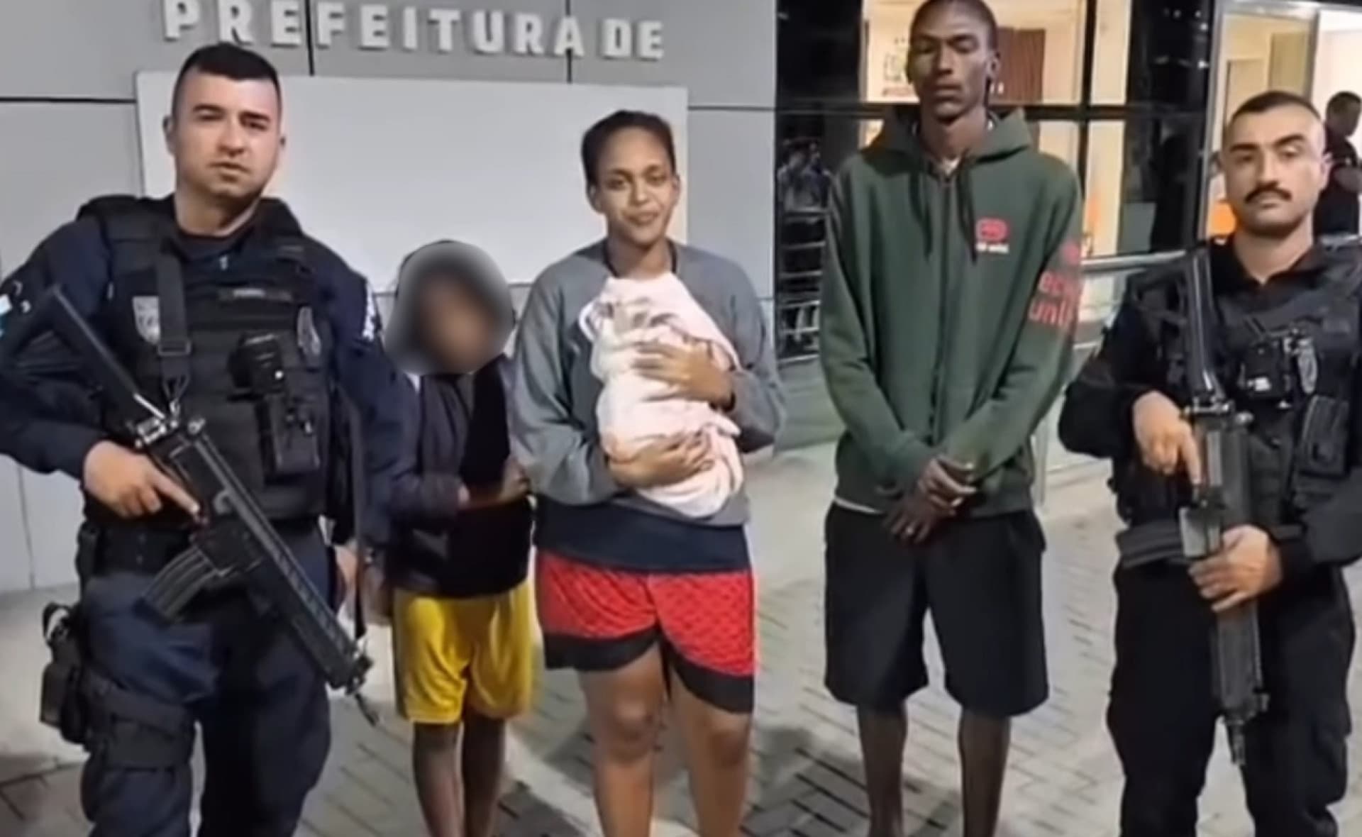 Policiais salvam vida de recém-nascida engasgada no RJ