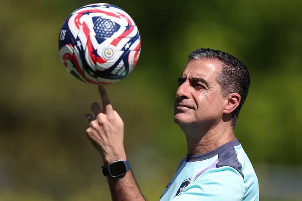 Fortaleza anuncia a contratação do técnico Renato Paiva