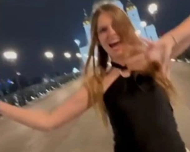 Universitárias rebolam em frente a Catedral e são punidas na Rússia