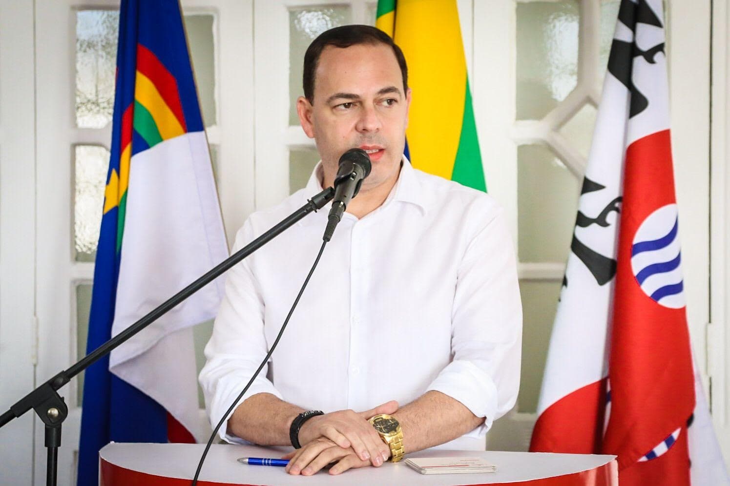 Prefeito no interior de Pernambuco cria auxílio para si mesmo, e Justiça estadual suspende