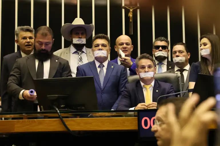 Oposição anuncia obstrução dos trabalhos legislativos no Congresso, em protesto contra prisão de Bolsonaro