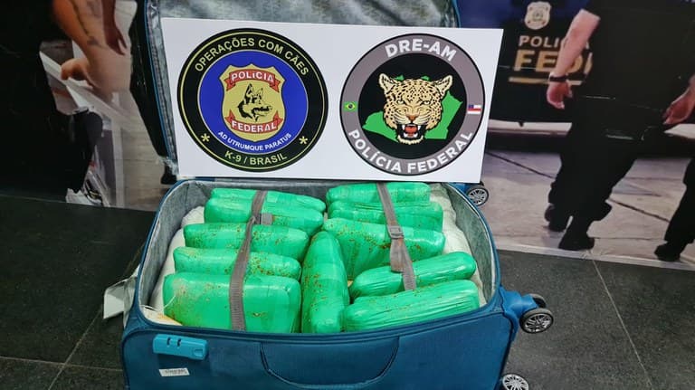 PF prende passageiro com mais de 15kg de maconha em mala no Aeroporto de Manaus