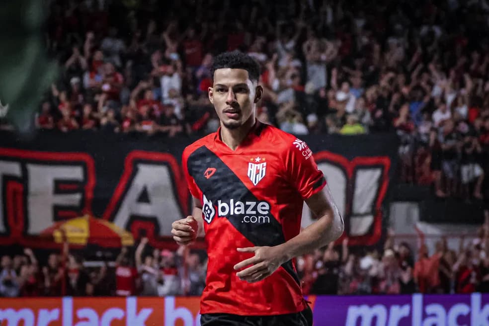 Botafogo avança na negociação por Alix Vinicius, do Atlético-GO