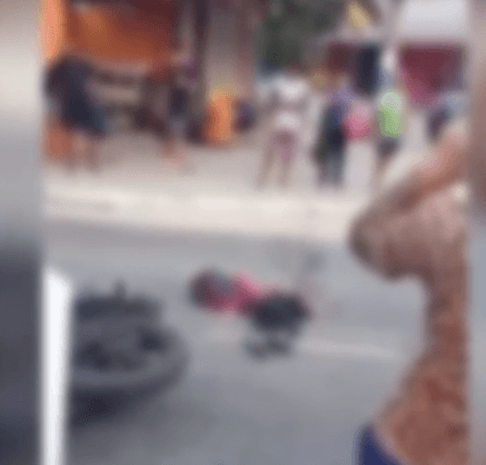 Criança cai de motocicleta e morre com cabeça esmagada no RJ