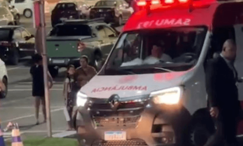 VÍDEO: Adolescente de 15 anos sofre descarga elétrica ao encostar em poste em shopping de Manaus