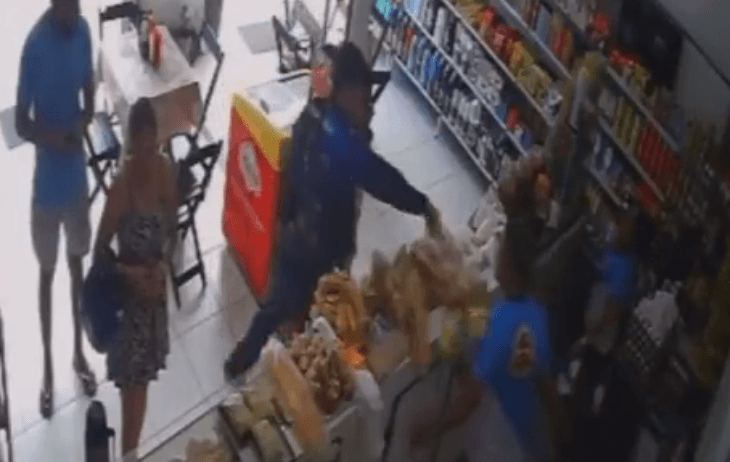 Demora na entrega de ‘encomenda’ termina em pancadaria entre motoboy e dono de padaria em Manaus