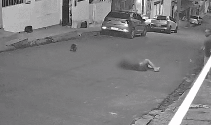 Mulher sofre fratura na coluna após ser agredida pelo ex em Manaus; veja vídeo