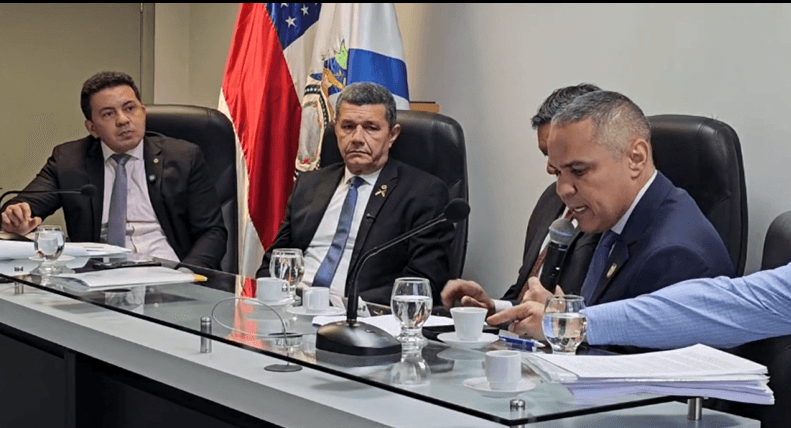 Deputado Péricles questiona dados da segurança pública e coronel Vinícius rebate: “Eu lhe convido a ir lá conosco e abrir tudo”