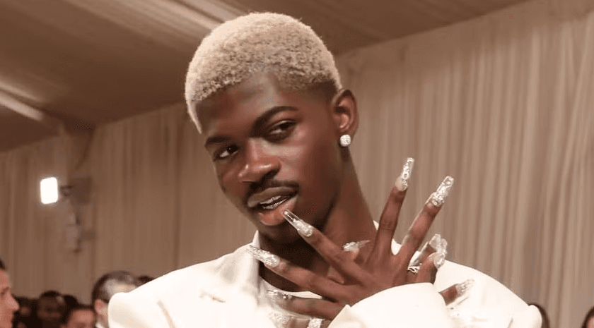 Lil Nas X é internado após incidente em avenida de Los Angeles; suspeita é de overdose