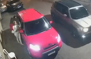 Em Itaquera, homem dá voadora e chuta ex-namorada em plena rua