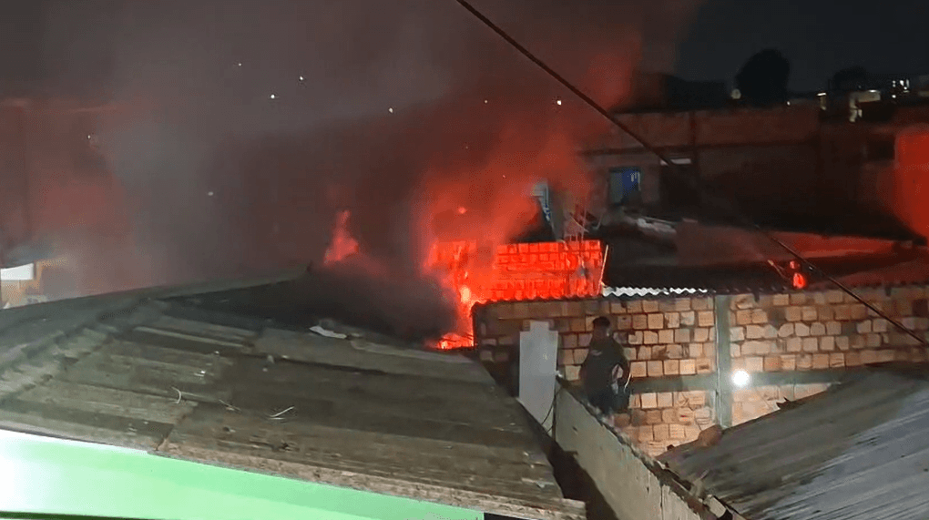 Incêndio de grande proporção atinge casa no bairro Japiim