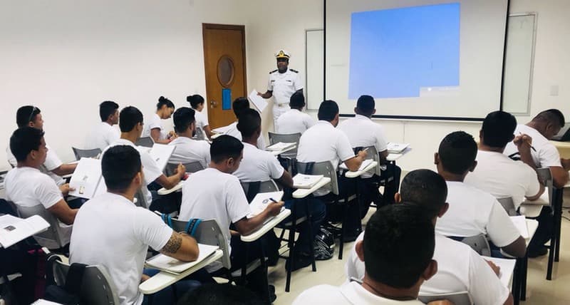 Roberto Cidade quer escola de aquaviários para formar trabalhadores da navegação no Amazonas