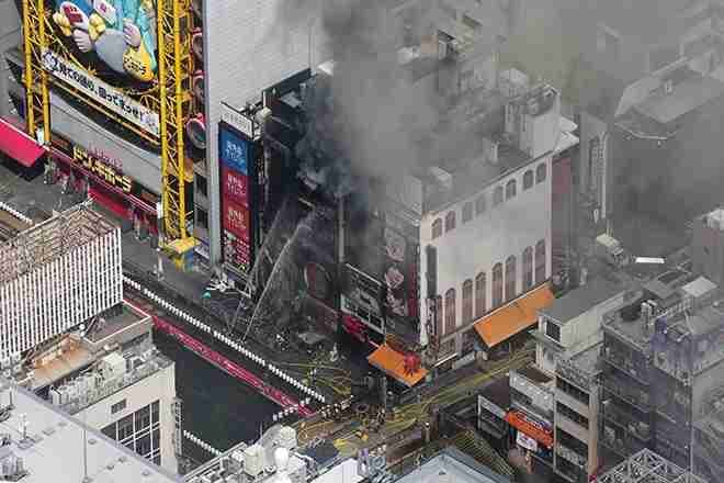 VÍDEO: Dois bombeiros morrem durante incêndio em prédio no Japão