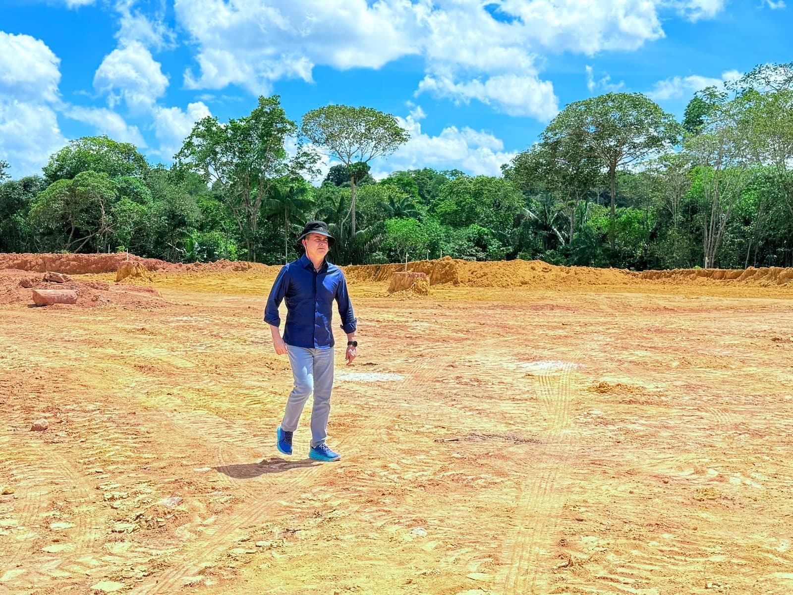 David Almeida dá início a obras de novo conjunto habitacional na zona Oeste de Manaus