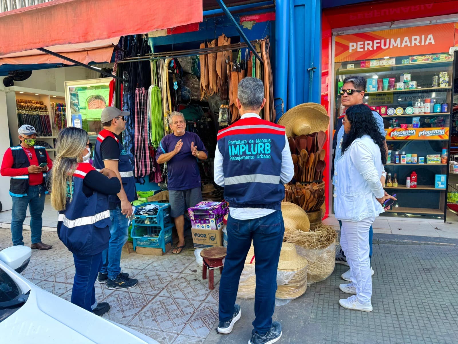 Prefeitura de Manaus soma 190 notificações em 14 ruas e avenidas vistoriadas durante ‘Mutirão no Bairro’ no Centro
