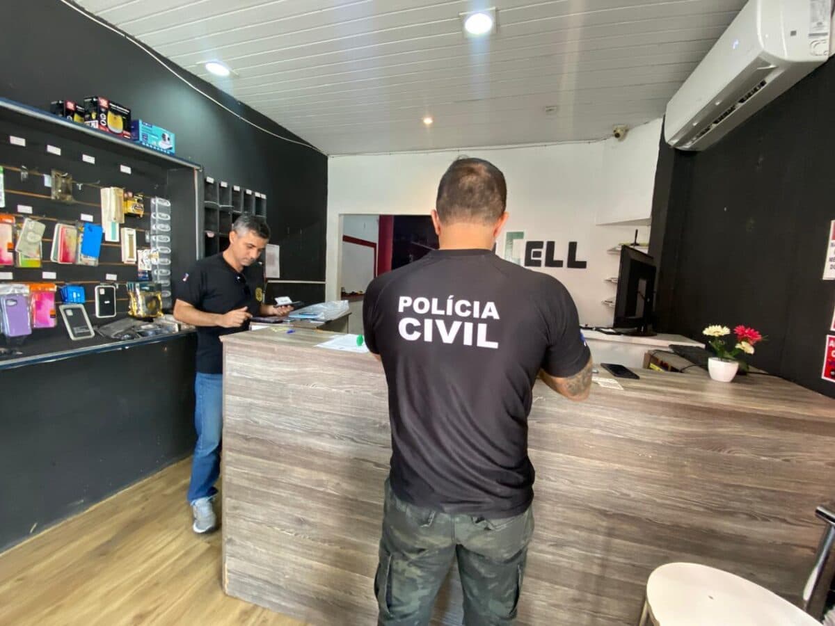 Dono de assistência técnica é preso em Manaus com celular roubado em Coari