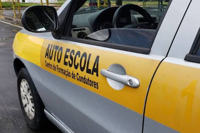 Fim das autoescolas? Especialista alerta para os riscos da proposta do governo