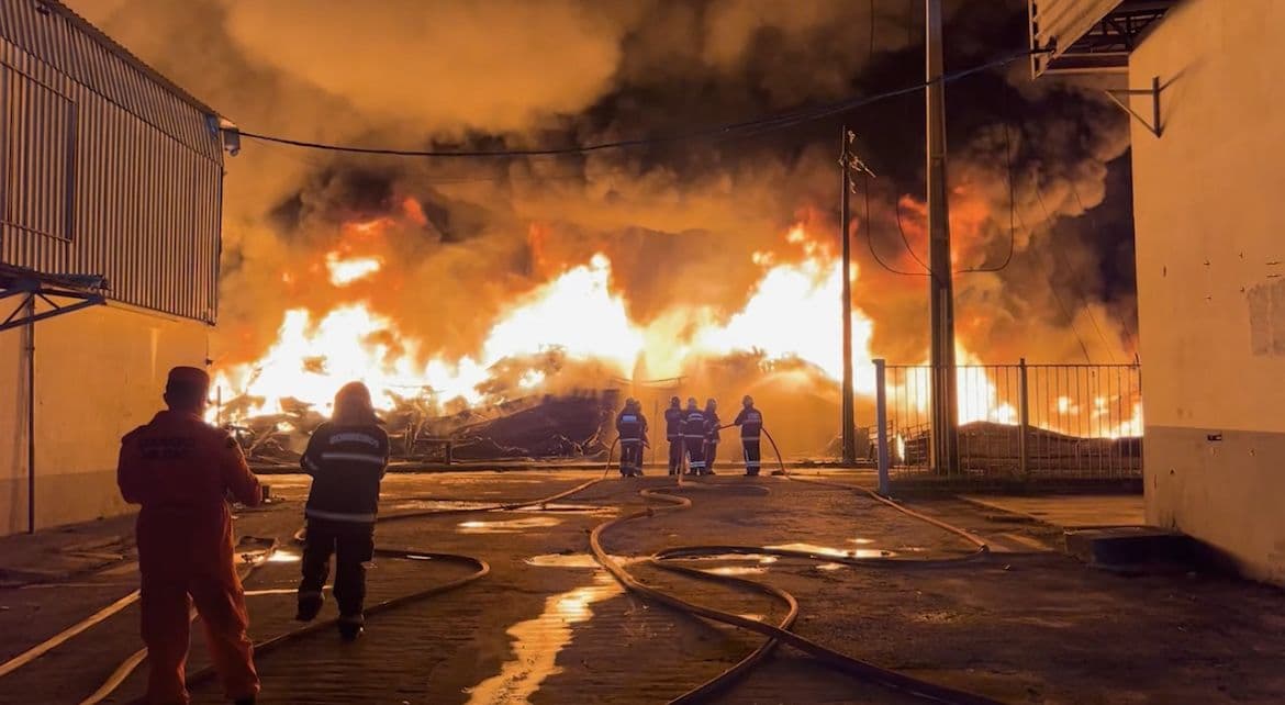 Suframa se coloca à disposição para reconstruir estrutura de fábrica destruída em incêndio, declara Bosco Saraiva