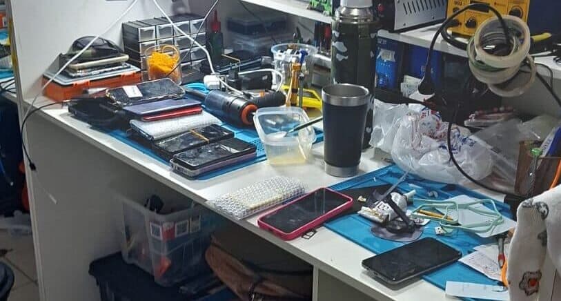 Seis homens são presos com celulares roubados em assistências técnicas de Manaus