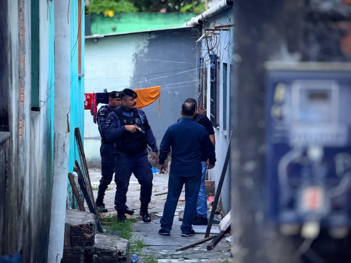 Mulher que foi mantida acorrentada por 5 dias pelo marido é resgatada em Itacoatiara